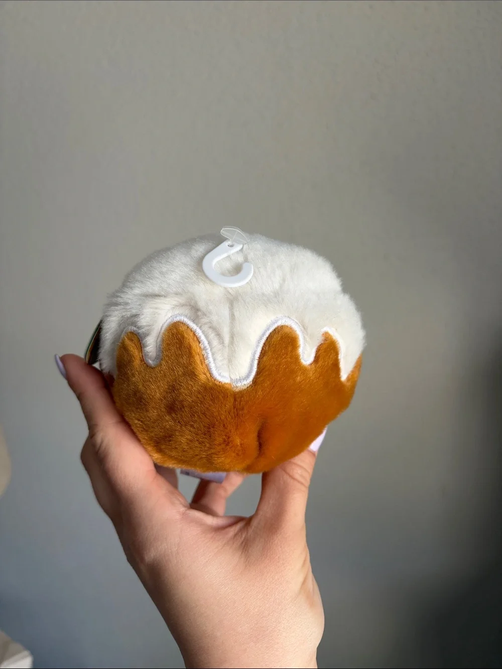 Palm Pals Mini Plush Cinnamon Roll Plush with Icing and Pink Cheeks NWT
